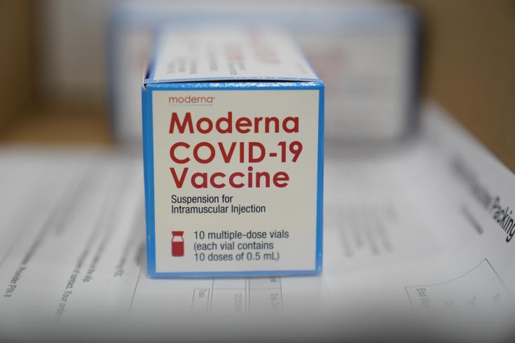 Ο επικεφαλής της Moderna λέει ότι το εμβόλιο της πιθανόν να προσφέρει προστασία για έως 2 χρόνια